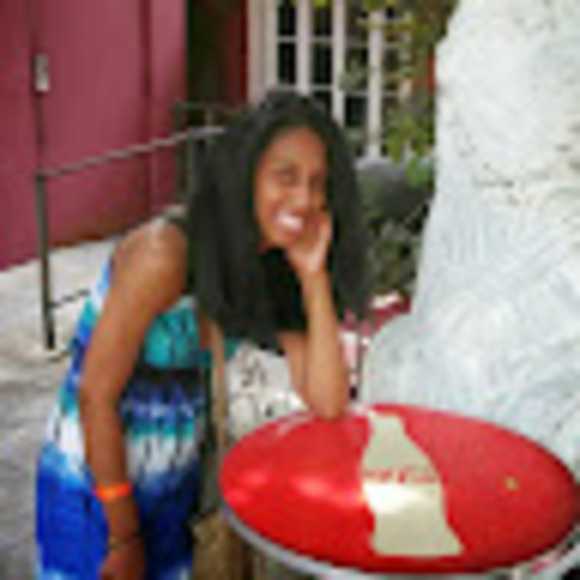 Meet your Posher, Nichole - Picture 1 of 1